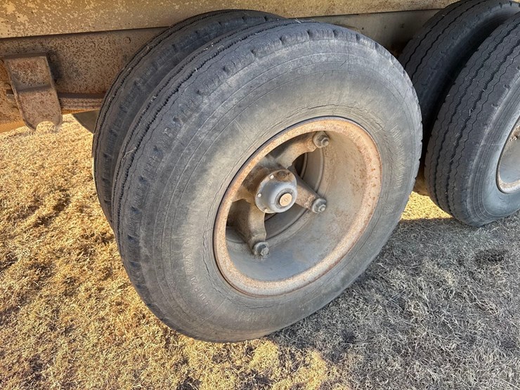 1974-ford-800-image-19