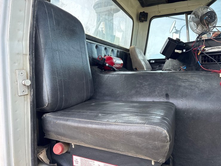 1986-white-140-image-80