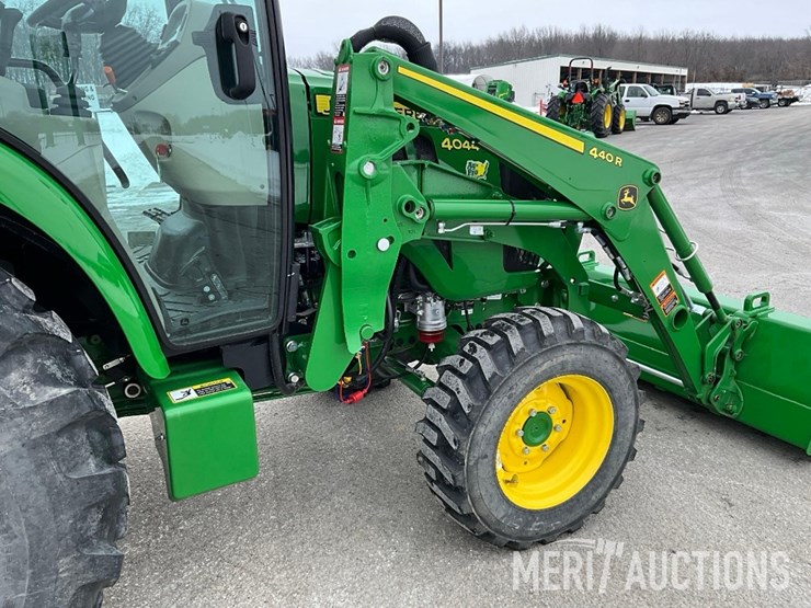 2024-john-deere-4044r-image-19