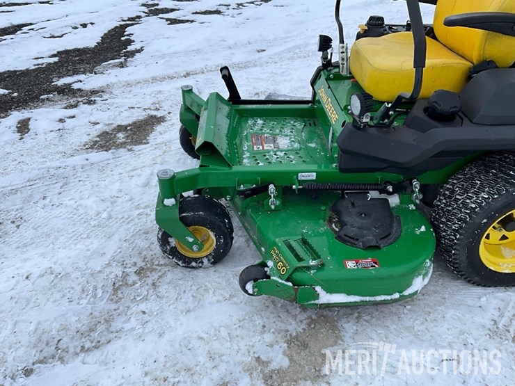 2022-john-deere-z720e-image-8