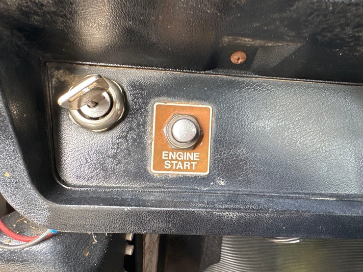 1986-white-140-image-97