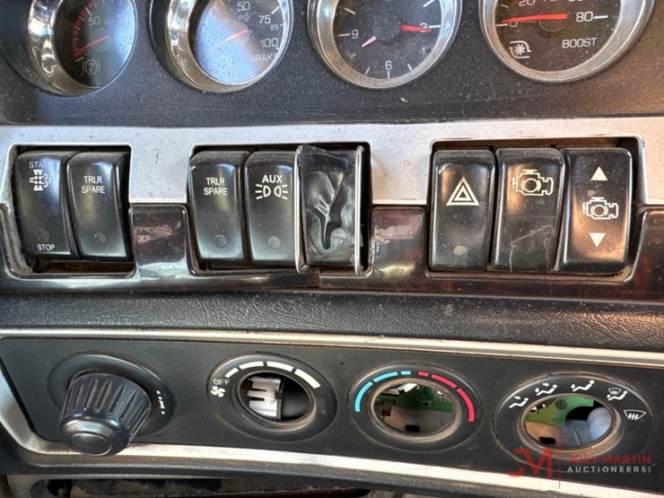 2011-kenworth-w900-image-25