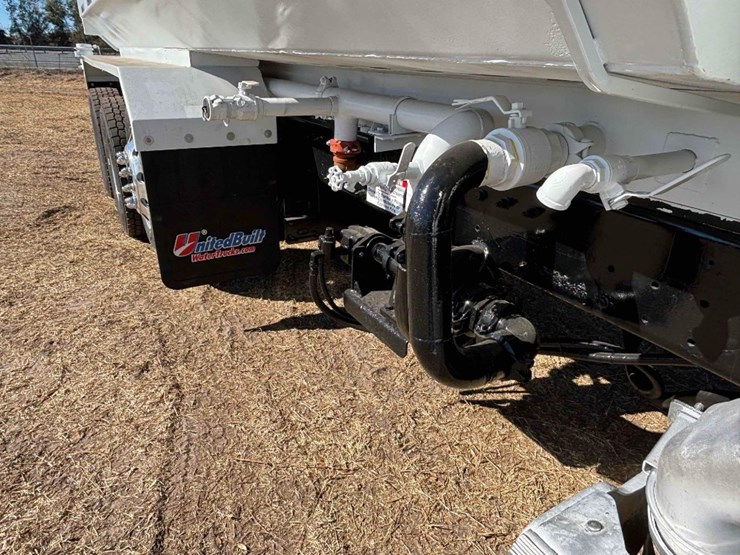 2019-peterbilt-348-image-40