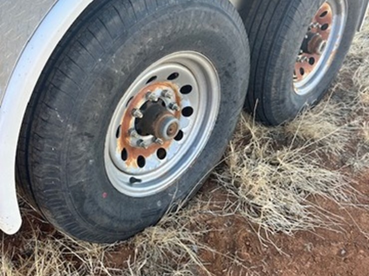 thunder-creek-fuel-trailer---very-nice!!-image-3