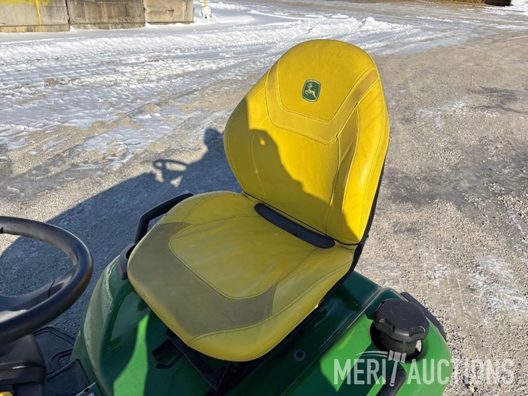 2023-john-deere-x590-image-17