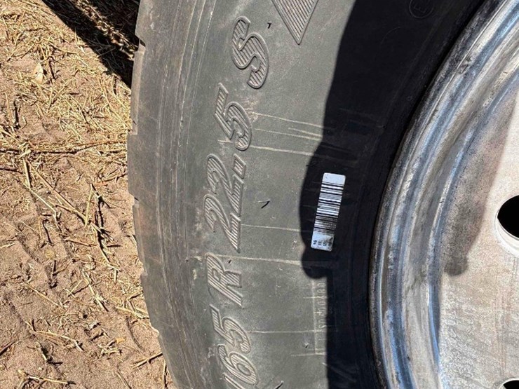 2019-peterbilt-348-image-39