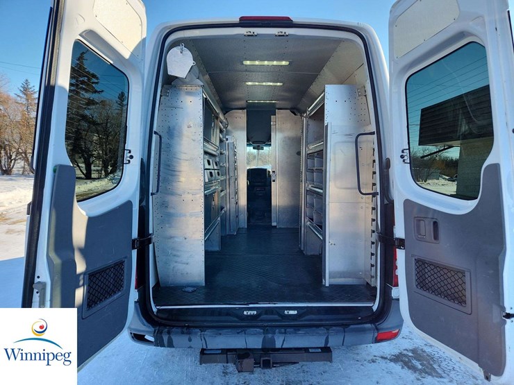 2011-mercedes-benz-sprinter-cargo-van-image-12