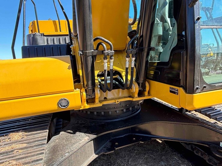 caterpillar-323-image-12