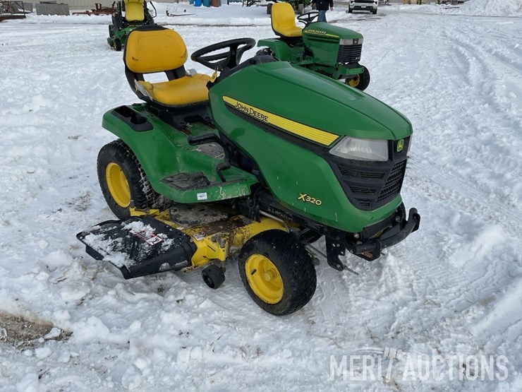 2015-john-deere-x320-image-6