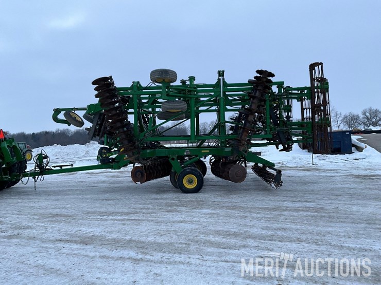 2013-john-deere-2623vt-image-1