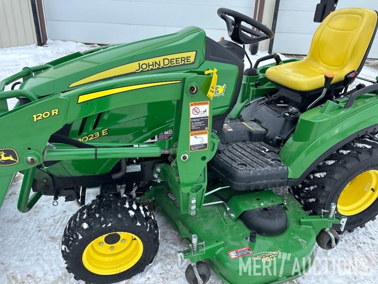 2021-john-deere-1023e-image-13