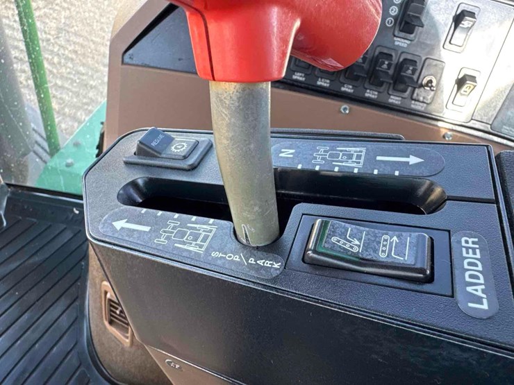 2000-john-deere-4700-image-99