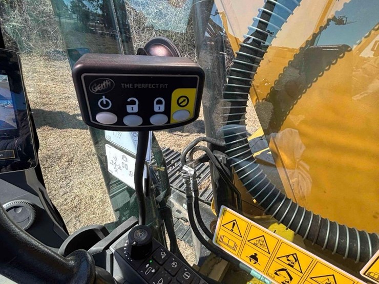 caterpillar-323-image-27