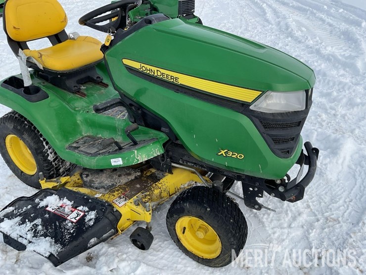 2015-john-deere-x320-image-12