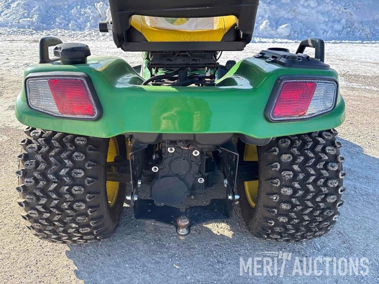 2022-john-deere-x730-image-16