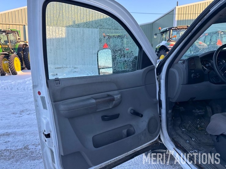 2009-chevrolet-3500-image-24