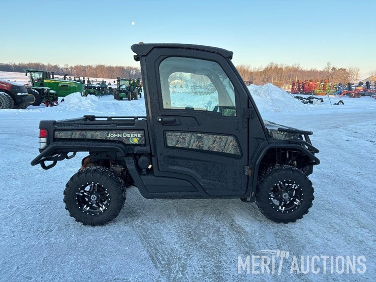 2019-john-deere-gator-image-5