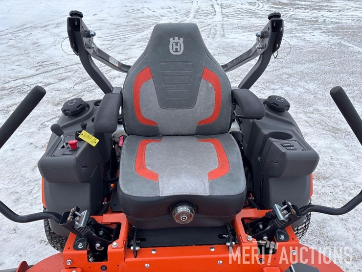 2022-husqvarna-z560l-zero-turn-image-9