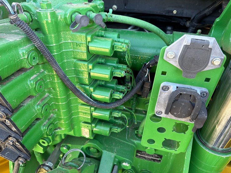2008-john-deere-8330-image-49