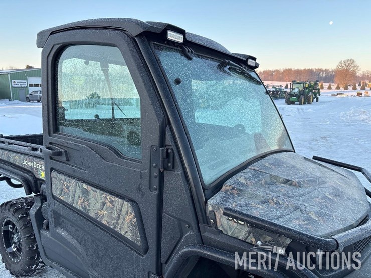 2019-john-deere-gator-image-17