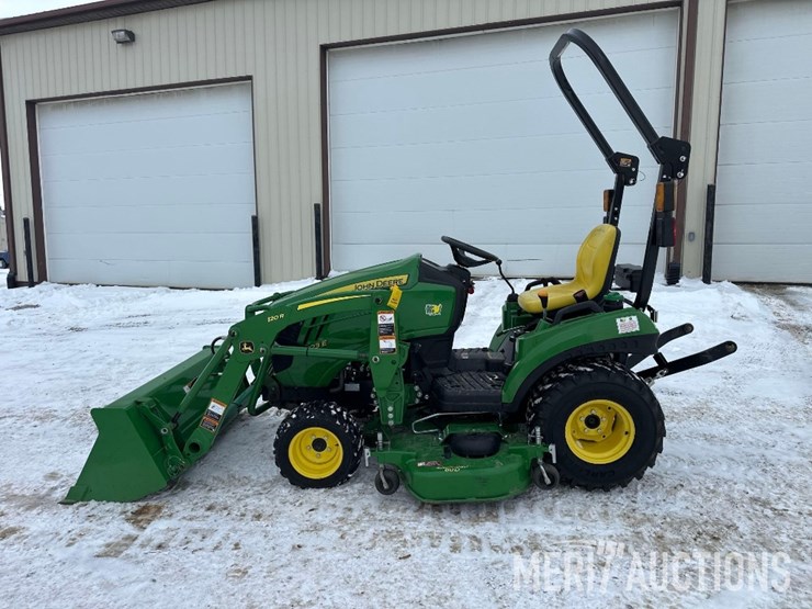 2021-john-deere-1023e-image-2