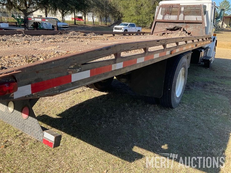 1997-freightliner-fl70-image-24