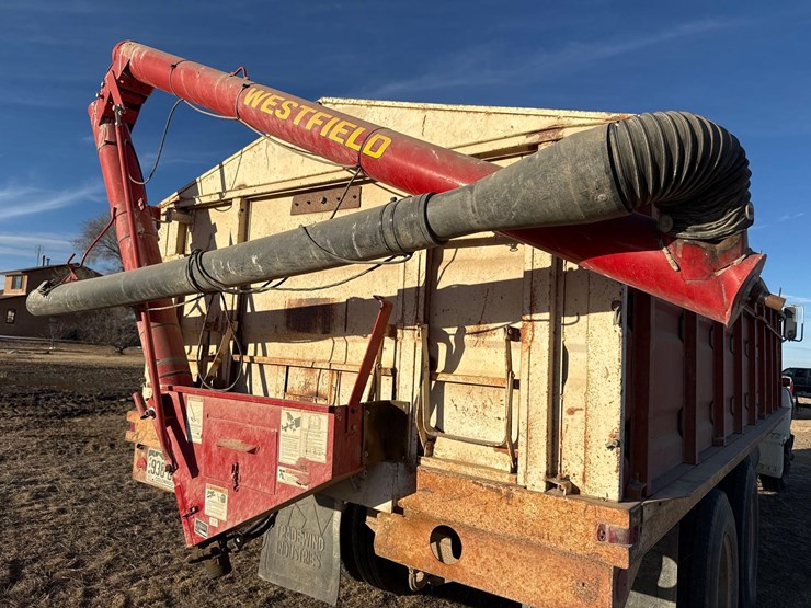 1974-ford-800-image-16