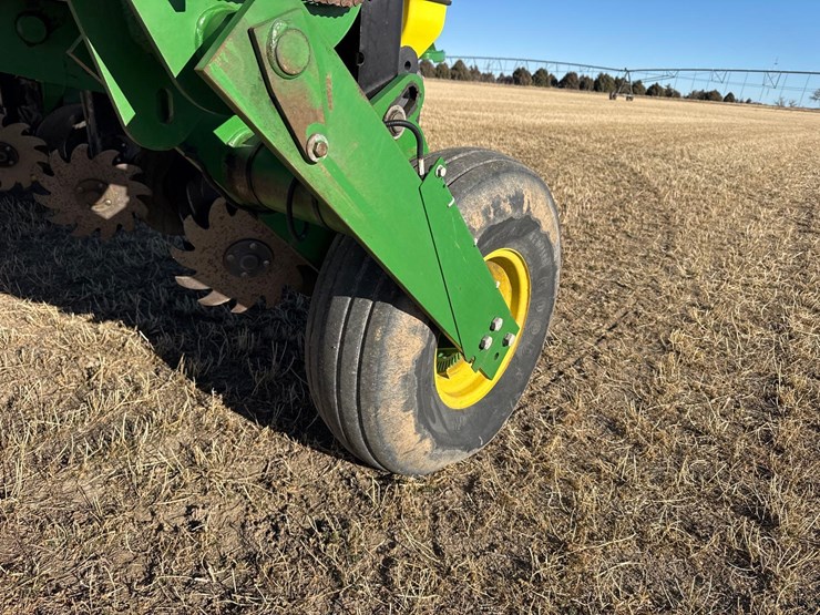 2014-john-deere-1770nt-image-36