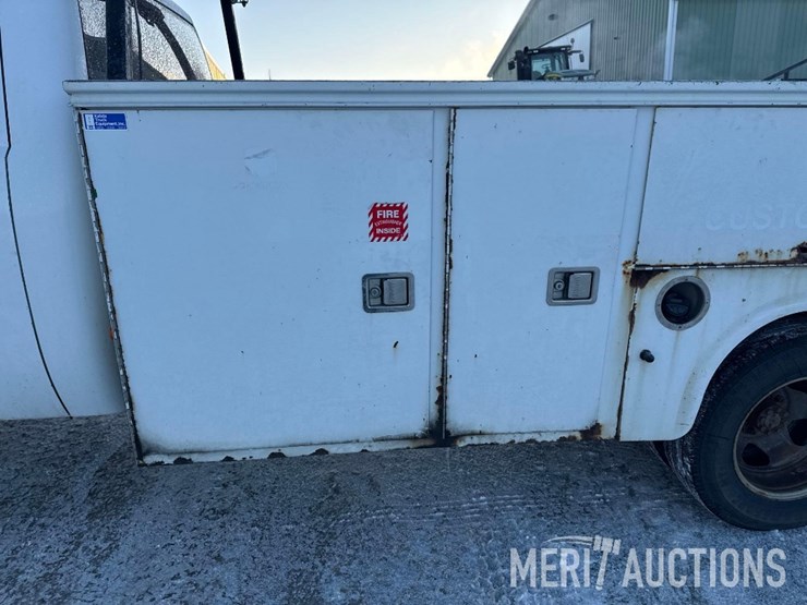 2009-chevrolet-3500-image-13