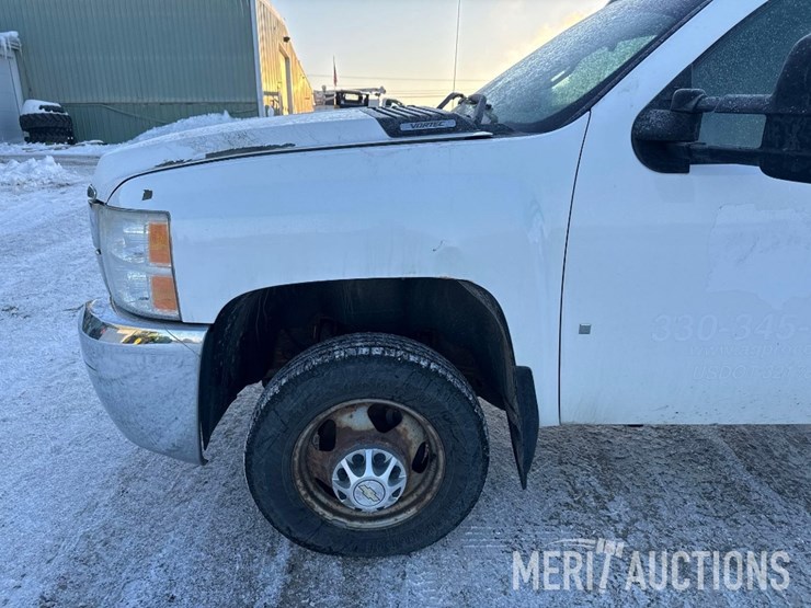 2009-chevrolet-3500-image-11