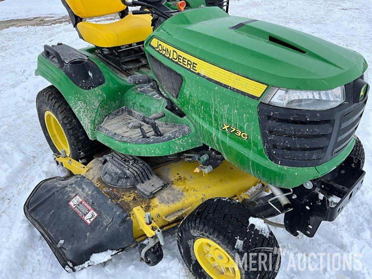 2022-john-deere-x730-image-11