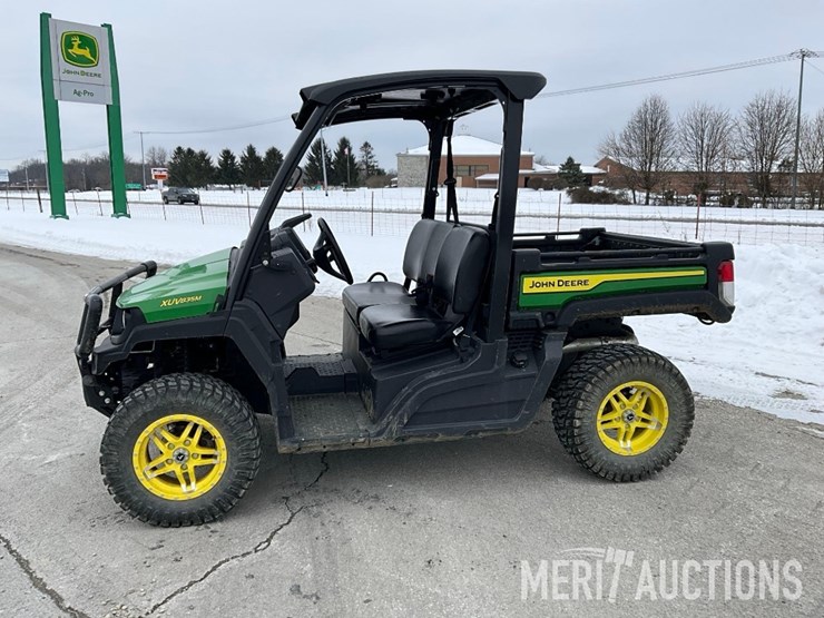 2024-john-deere-gator-image-2