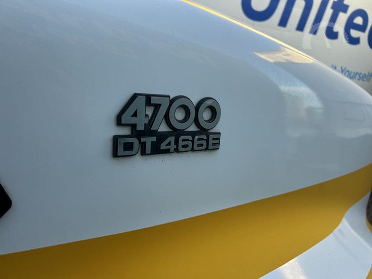 2001-international-4700-image-11