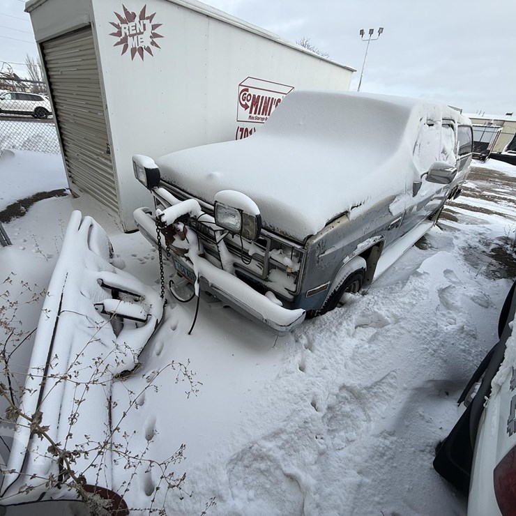 1983 CHEVROLET SUBURBAN
