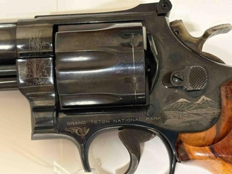 smith-and-wesson---yellowstone---.44-mag-revoler-image-7