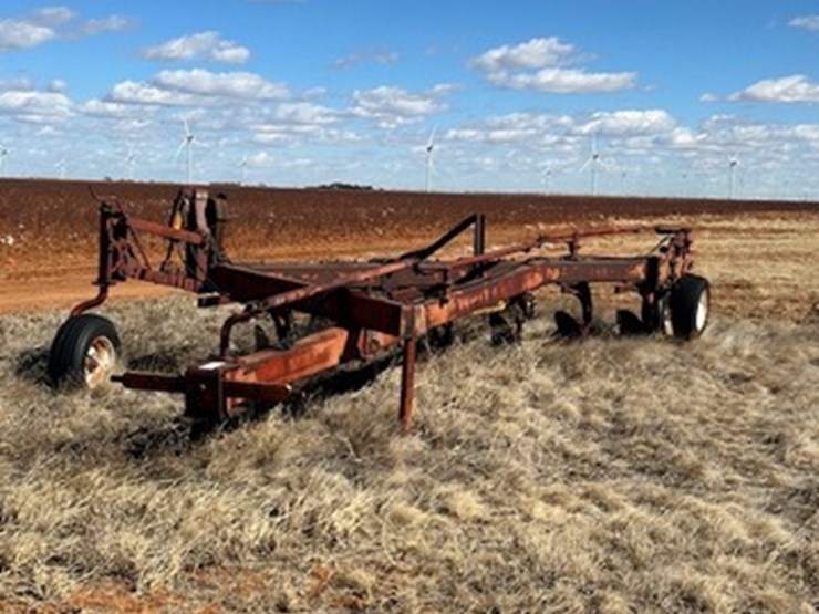 white-6-bottom-breaking-plow-with-packer-image-1