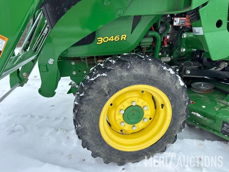 2015-john-deere-3046r-image-9