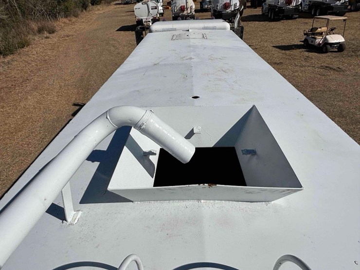 2019-peterbilt-348-image-44