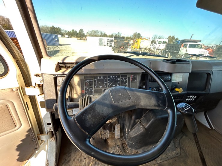 1996-international-4700-image-10