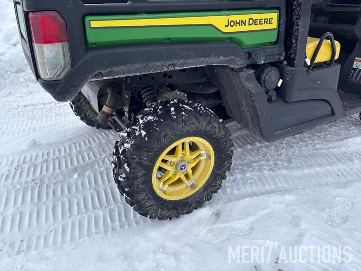 2021-john-deere-gator-image-17