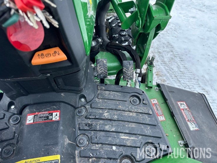 2021-john-deere-1023e-image-31