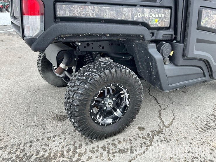 2024-john-deere-gator-image-23