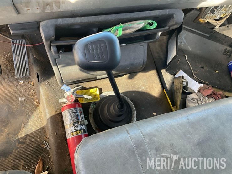 1997-freightliner-fl70-image-44