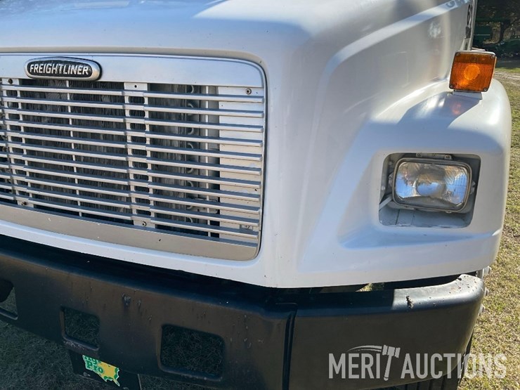 1997-freightliner-fl70-image-9