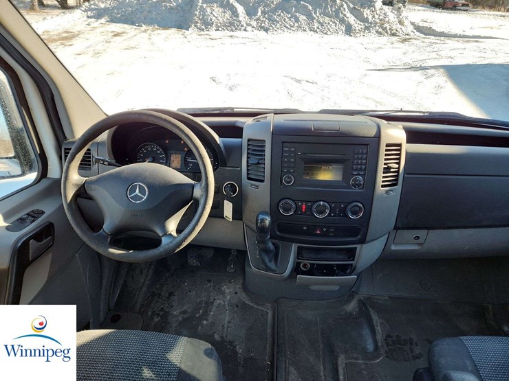 2011-mercedes-benz-sprinter-cargo-van-image-19