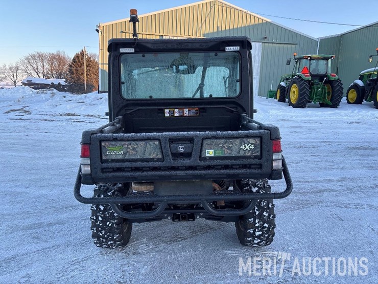 2019-john-deere-gator-image-3