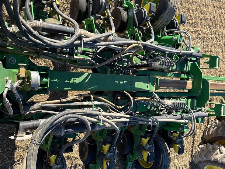 2014-john-deere-1770nt-image-70