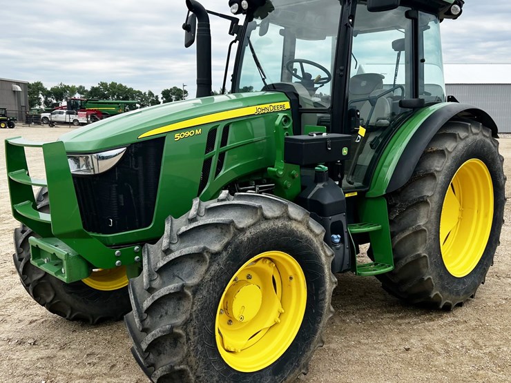 2021-john-deere-5090m-image-1