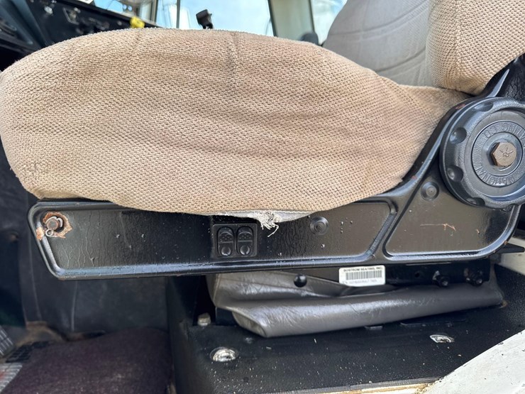 1986-white-140-image-86