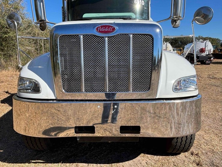 2019-peterbilt-348-image-24